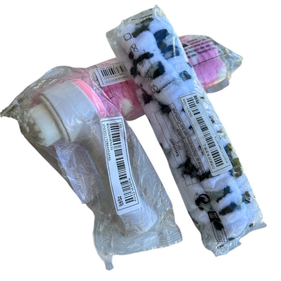 Pink and White Cleansing Brush and 2 Spa Headband Set - Picture 2 of 5